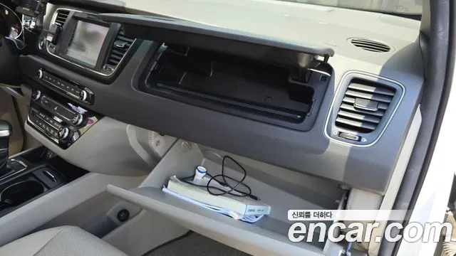Kia Carnival 2018 thumb 9