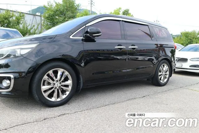 Kia Carnival 2015 thumb 8