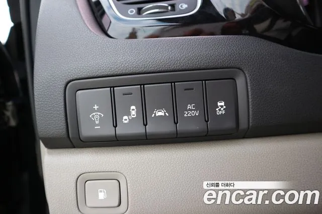 Kia Carnival 2015 thumb 10