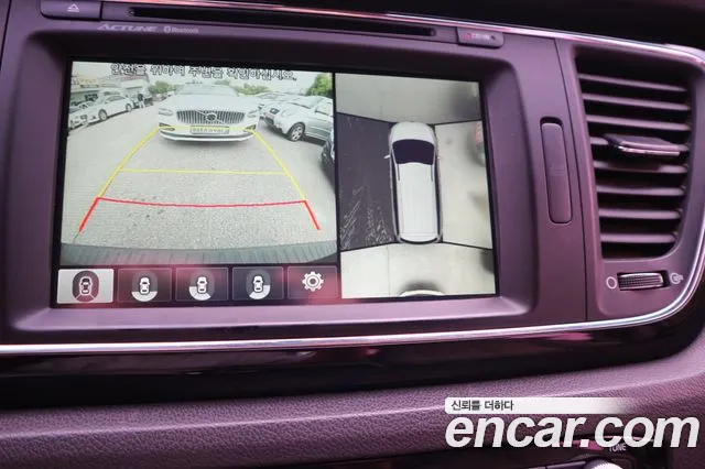 Kia Carnival 2015 thumb 11