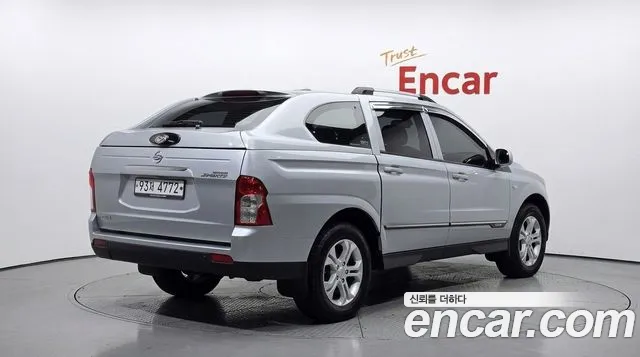 KGM Korando 2013 thumb 10
