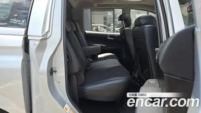 KGM Korando 2013 thumb 12