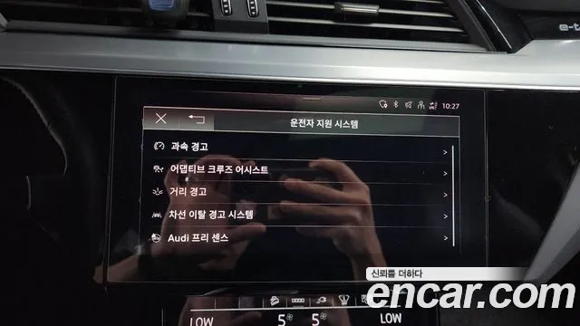 Audi e-tron 2021 thumb 2