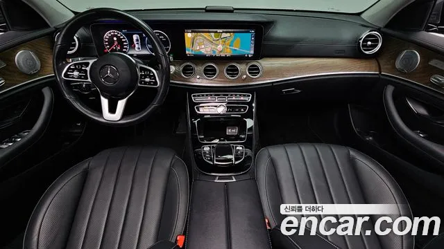 Mercedes-Benz E-Class 2020 thumb 9