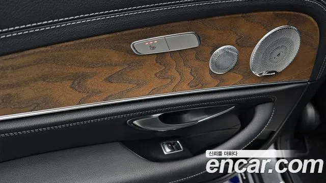 Mercedes-Benz E-Class 2020 thumb 4