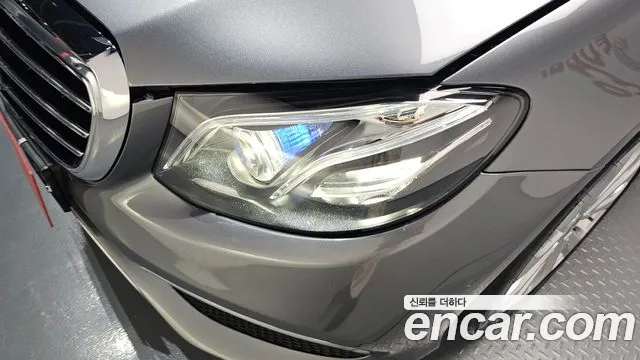 Mercedes-Benz E-Class 2020 thumb 6
