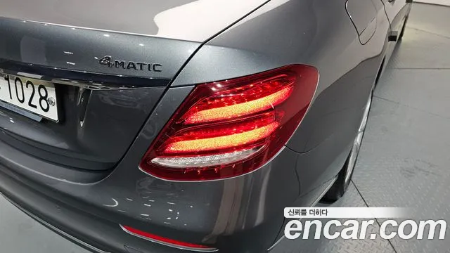 Mercedes-Benz E-Class 2020 thumb 8