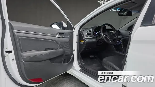 Hyundai Avante 2016 thumb 8
