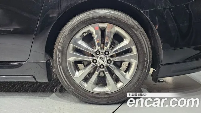 Kia Carnival 2016 thumb 4