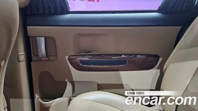 Kia Carnival 2016 thumb 3