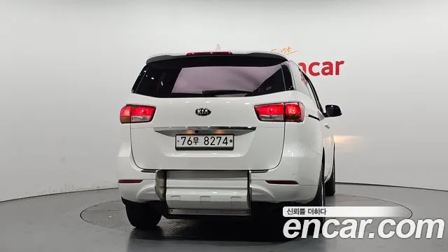 Kia Carnival 2015 thumb 8