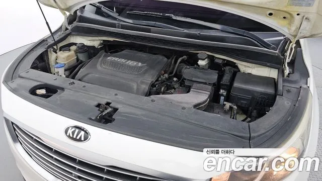 Kia Carnival 2015 thumb 6