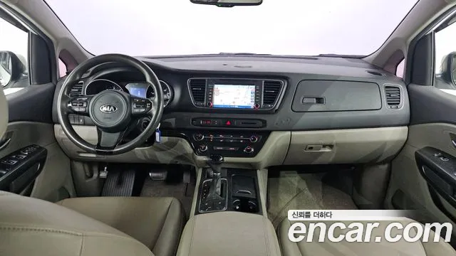 Kia Carnival 2015 thumb 9