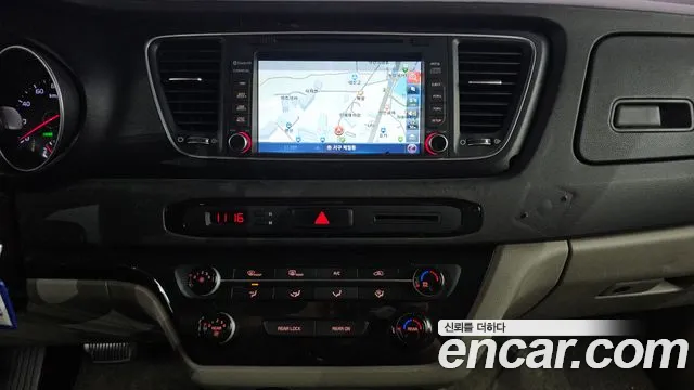 Kia Carnival 2015 thumb 2