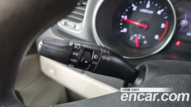 Kia Carnival 2015 thumb 12