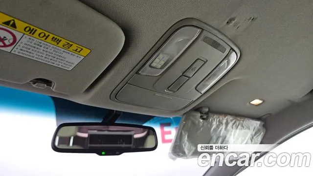 Kia Carnival 2015 thumb 10