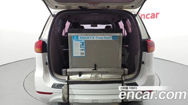 Kia Carnival 2015 thumb 7