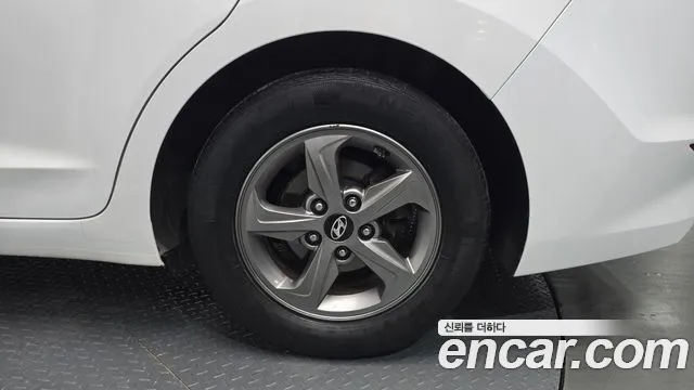Hyundai Avante 2016 thumb 6