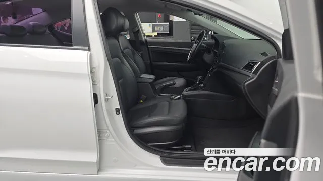 Hyundai Avante 2016 thumb 10