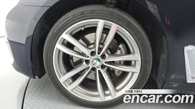 BMW 7 серии 2017 thumb 4