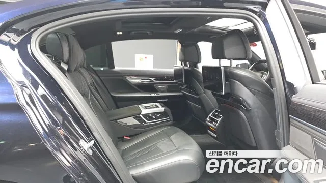 BMW 7 серии 2017 thumb 11