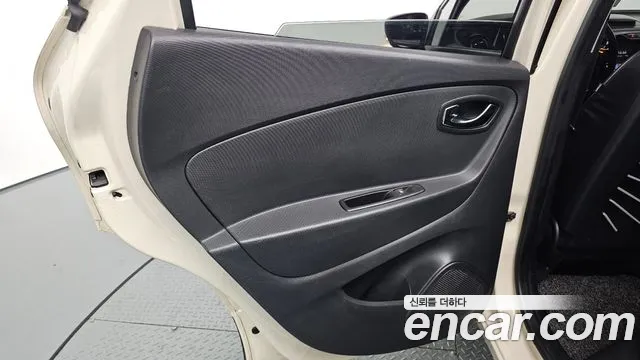 Renault QM3 2014 thumb 9