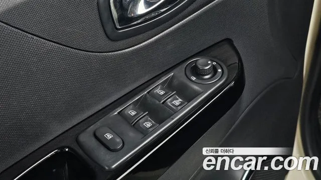 Renault QM3 2014 thumb 2
