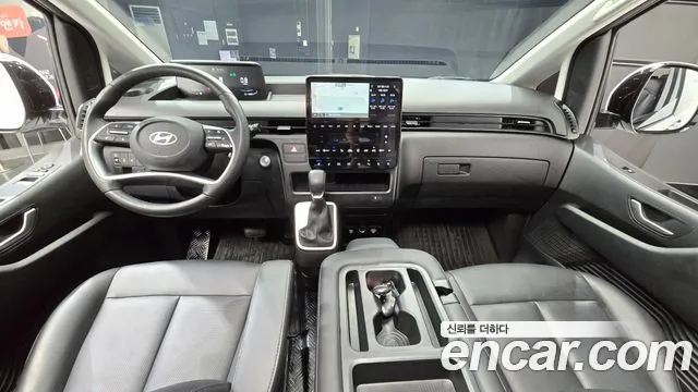Hyundai Staria 2025 thumb 9