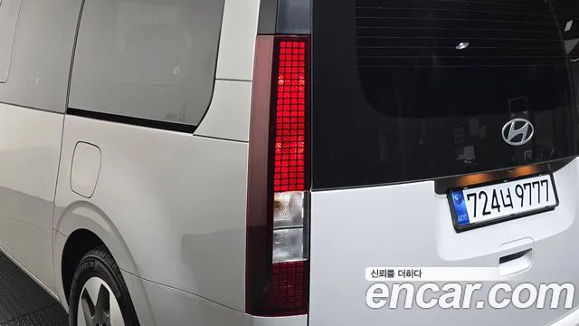 Hyundai Staria 2025 thumb 11