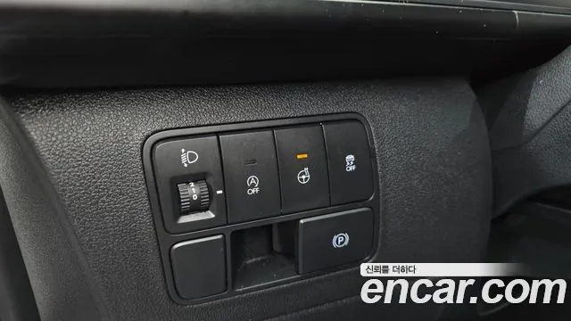 Hyundai Staria 2025 thumb 6