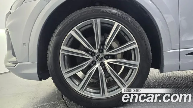 Audi Q8 2021 thumb 6