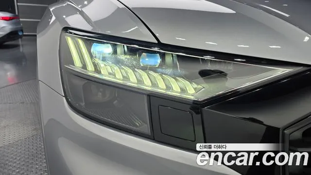 Audi Q8 2021 thumb 10
