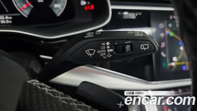 Audi Q8 2021 thumb 2