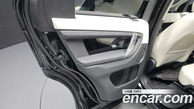 Land Rover Discovery Sport 2022 thumb 3