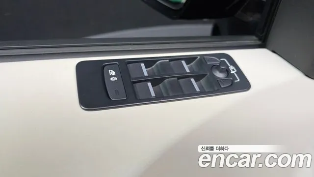 Land Rover Discovery Sport 2022 thumb 2