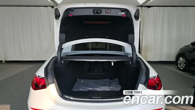 Mercedes-Benz S-Class 2023 thumb 4