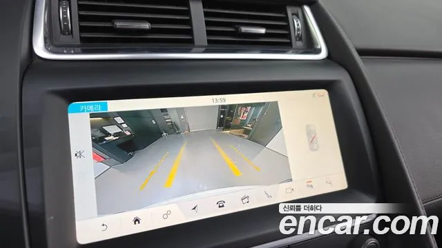 Jaguar E-Pace 2019 thumb 8