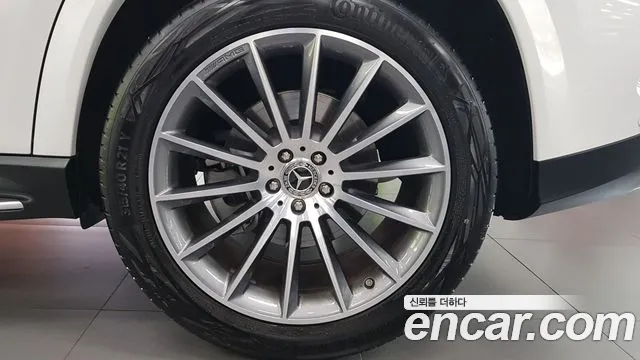 Mercedes-Benz E-Класс 2025 thumb 2