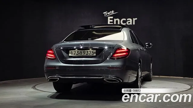 Mercedes-Benz E-Class 2020 thumb 11