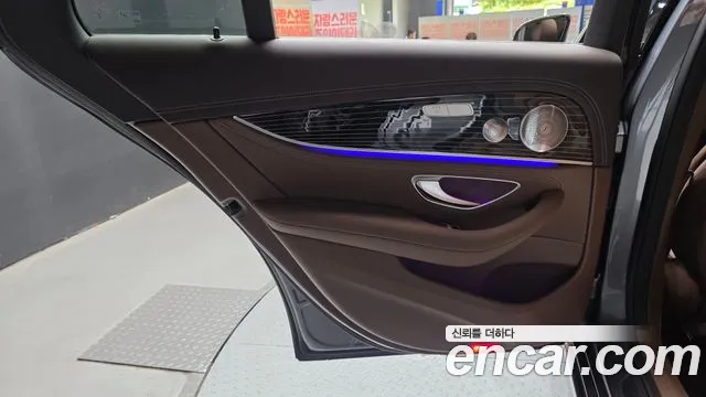 Mercedes-Benz E-Class 2020 thumb 2