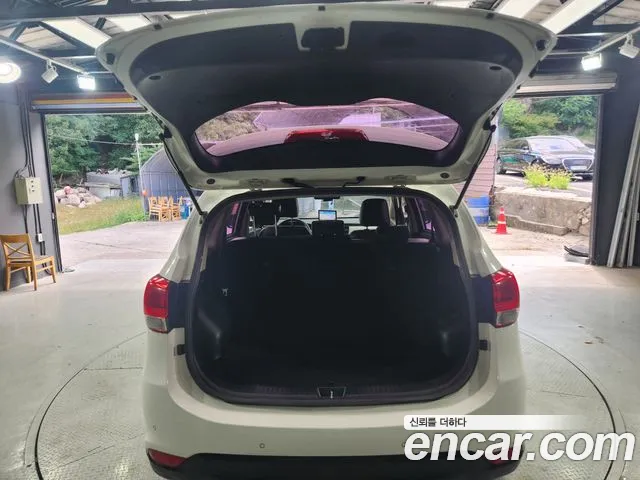 Kia Carens 2013 thumb 6