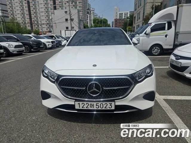Mercedes-Benz E-Class 2025 thumb 9