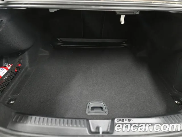 Mercedes-Benz E-Class 2025 thumb 4