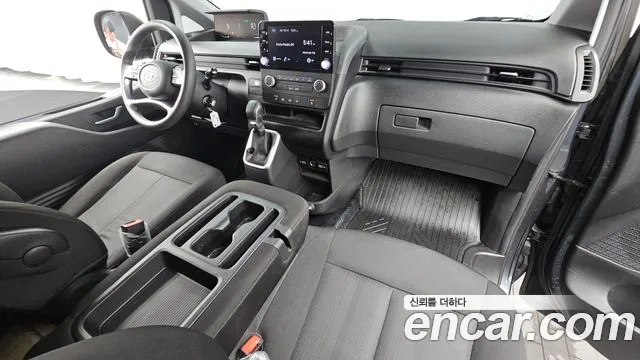 Hyundai Staria 2023 thumb 4