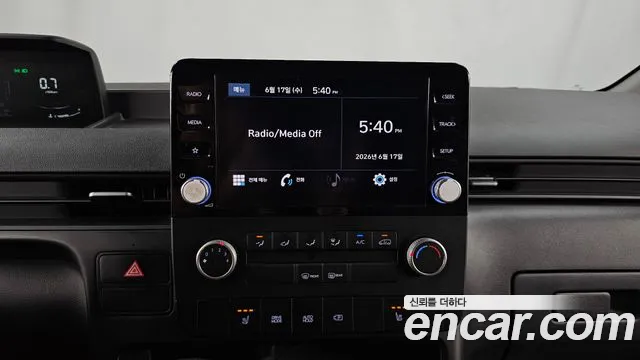 Hyundai Staria 2023 thumb 12