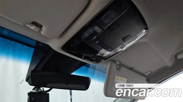 Hyundai Staria 2023 thumb 5
