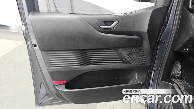 Hyundai Staria 2023 thumb 11