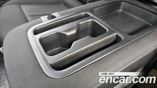 Hyundai Staria 2023 thumb 3