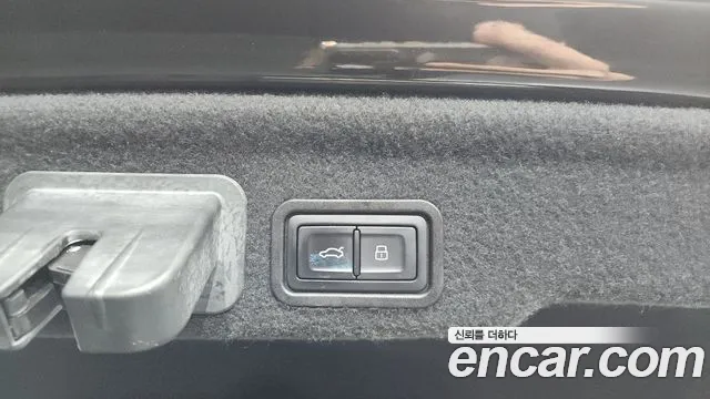 Audi A8 2015 thumb 9