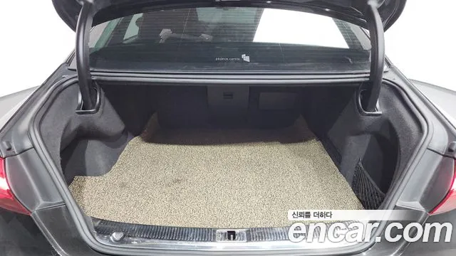 Audi A8 2015 thumb 3